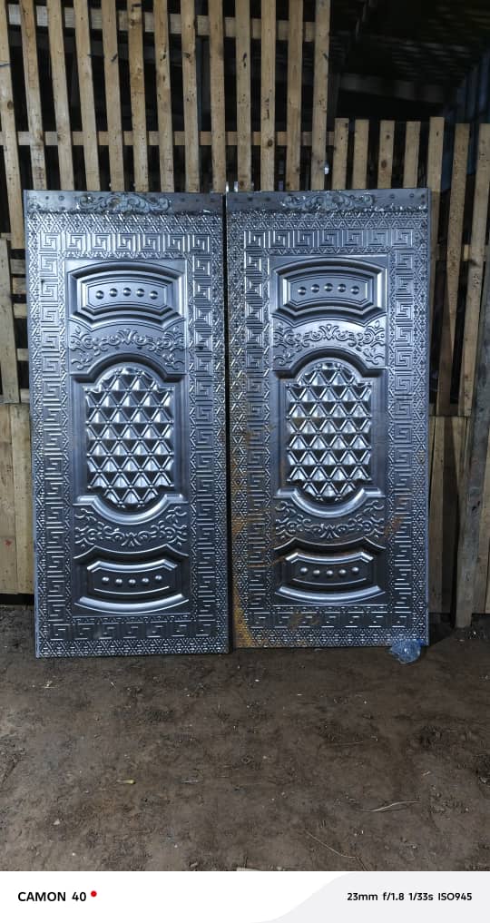 Panneau de porte tole emboutie (l'unite)